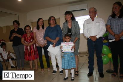 Gana Yamilet concurso de declamación en preescolar