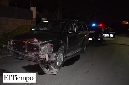 Abandona vehículo tras chocar Vs casa