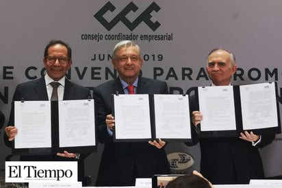 AMLO anuncia que empresarios invertirán 32 mil mdd en 2019