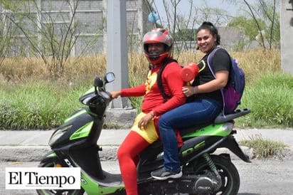 Recorre Chapulín Colorado algunas calles de Monclova