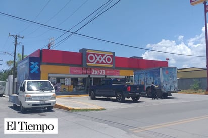 Asaltan OXXO en Zona Residencial