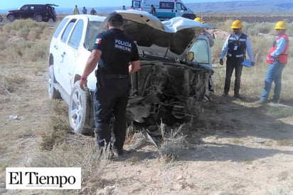 Familia salen ilesos en accidente carretero