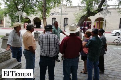 Caminan a obscuras familias del Valle Campestre