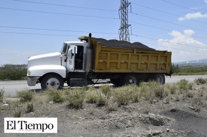 Reportan volcadura de dompe