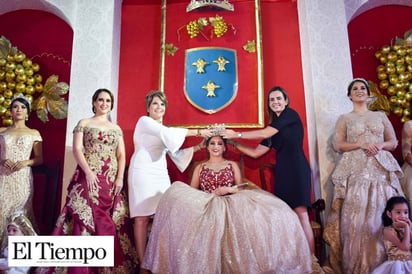 Coronan a Sulma Sarahí, Reina de la Feria de la Uva