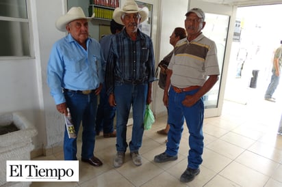 Contemplan los ejidatarios de Palo Blanco plantarse por obra de carretera ‘fantasma’