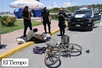 Derrapa en su bicicleta