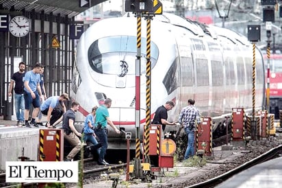 Lanzan a niño a vías de tren y muere arrollado en Fráncfort