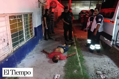 Hallan a borracho tirado en banqueta