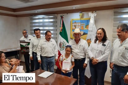 Niños del curso de verano reciben reconocimientos