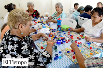 Festejan con bingo a los adultos mayores