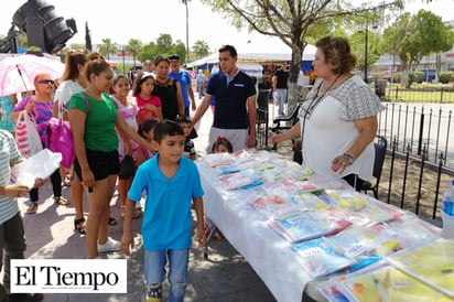 ‘Guerreros’ regalan 230 paquetes escolares