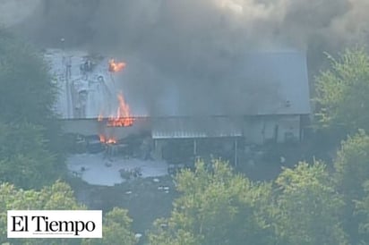 Encuentran cuatro muertos en una casa en llamas tras tiroteo, en San Antonio