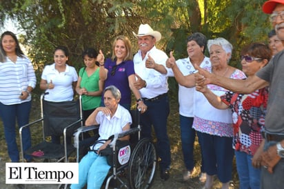 Contenta doña ‘Licha’ por su silla