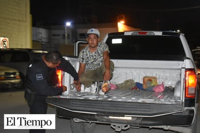 Se embriagaba en plena avenida