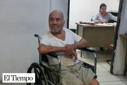 Acusan de violencia a su padre inválido