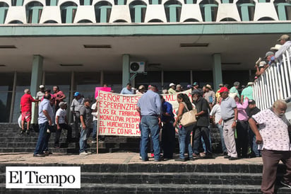 Protestan adultos mayores