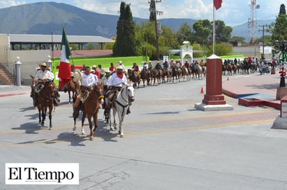 Cruza Castaños cabalgata Santo Domingo-Sabinas