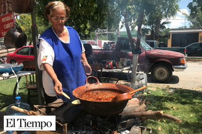 Participan mujeres de SB en festival del cabrito