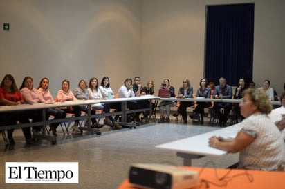 Capacitan a presidentas de DIF