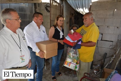 Recibe don ‘Toño’, ropa despensa y medicamento