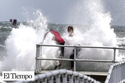 Dorian descarga la fuerza de sus vientos y lluvia sobre el litoral de Florida