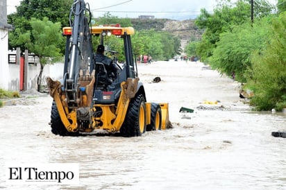 Recorre Paredes áreas afectadas por las lluvias