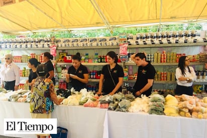 Cambian basura y chatarra por alimentos