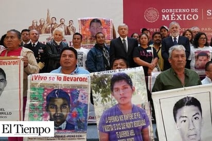 Padres de 43 normalistas se reunirán con AMLO cada 2 meses