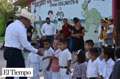 Asiste ‘Lencho’ a lunes cívico