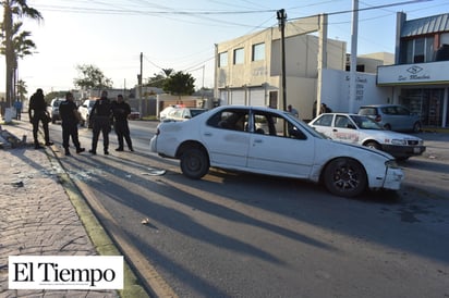 Brutal choque Vs una farola