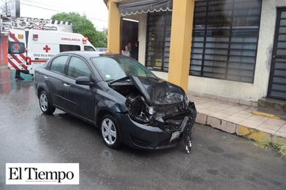 Choca a patrulla lesiona a policía