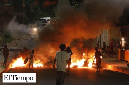 Padece Honduras saqueos masivos; exigen renuncia del mandatario