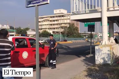 Mujer intenta tirarse del puente del IMSS