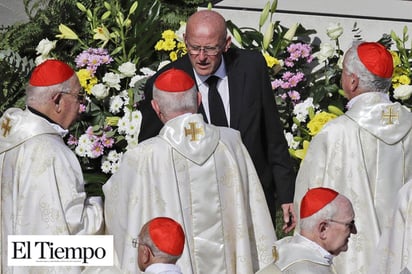 Renuncia Domenico Giani, jefe de guardaespaldas del papa Francisco