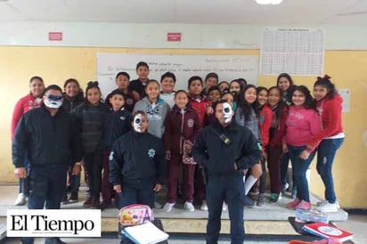 Patrullan de Catrines y Catrinas elementos de la Policía Escolar