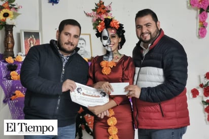 Premian a ganadores de Altares y Catrinas