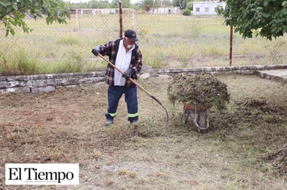 Limpian escuelas y capillas