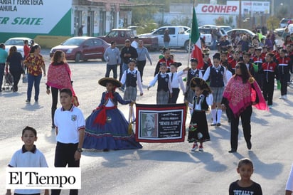 Conmemoran colorido desfile de la revolución