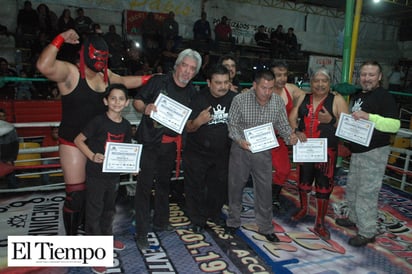 Homenaje a los luchadores