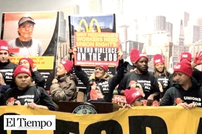 Protestan trabajadores de McDonalds en Chicago contra violencia que viven en tiendas