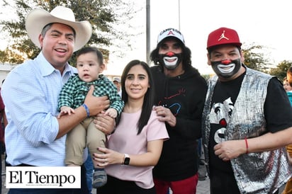 Ríen familias con el payaso Cepillín