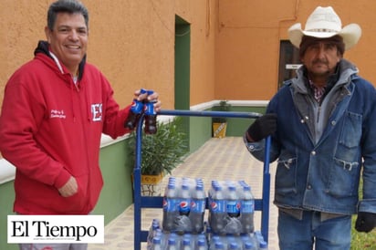 Apoya Gladys con bebidas para posadas de alumnos