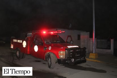 Reportan vehículo en llamas