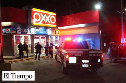 Asaltan OXXO de Las Flores