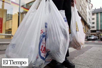 Altas multas por dar bolsas de plástico