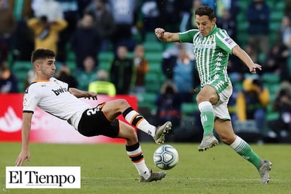 Andrés Guardado renueva con Real Betis