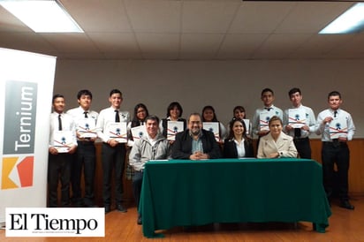 Entrega Ternium becas a estudiantes del CONALEP