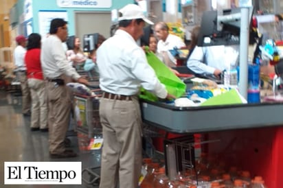 Bolsas ecológicas salvan el empleo de adultos mayores