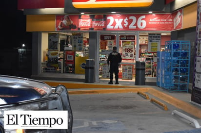 DAN CRISTALAZO A TIENDA DE CONVENIENCIA